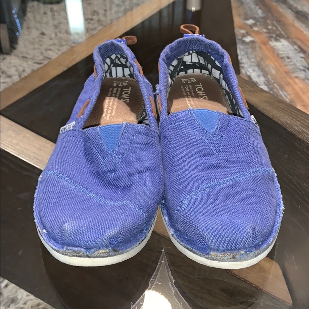 Tom’s canvas slip ons